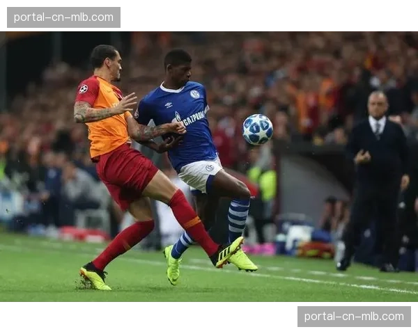 土耳其足球氛围：加拉塔萨雷魔鬼主场的传统与威力