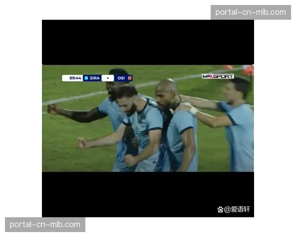 暖心一幕：主队小球童不慎摔倒，客队球员主动上前扶起